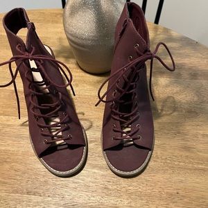 Women’s Lace Up Wedge Burgundy